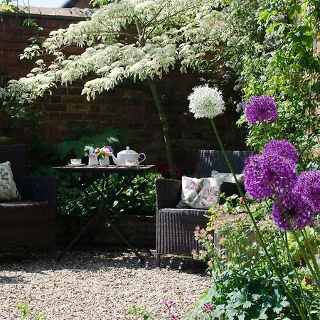 The Hollies Bed And Breakfast Uppingham Exteriör bild