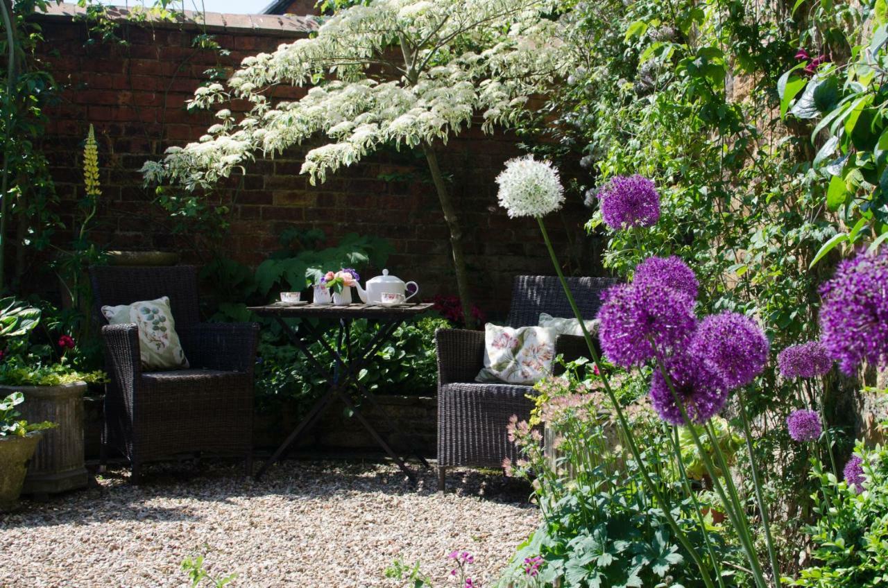 The Hollies Bed And Breakfast Uppingham Exteriör bild