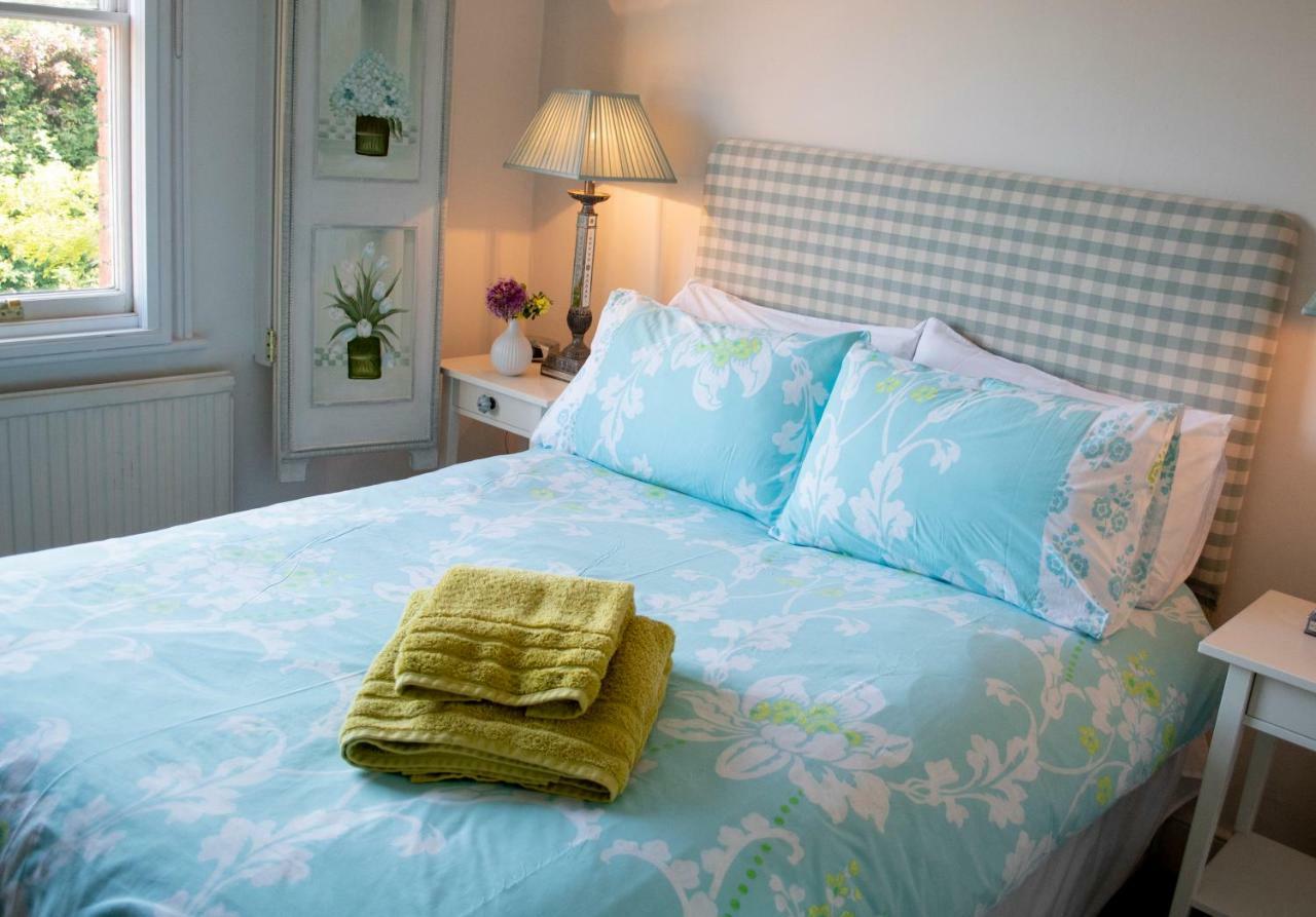 The Hollies Bed And Breakfast Uppingham Exteriör bild